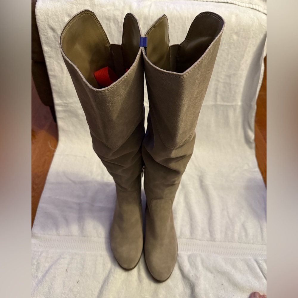 Vince Camuto Kreesell Knee High Boot Taupe Tan Suede Size 9.5 - Picture 3 of 16